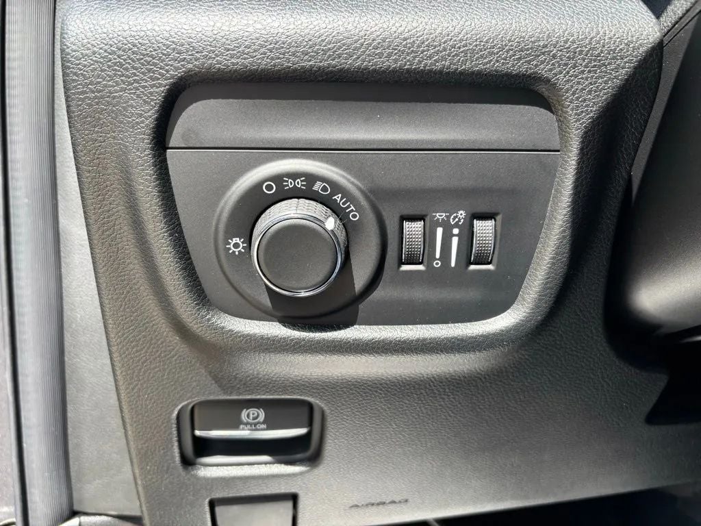 2026 Jeep Grand Cherokee GRAND CHEROKEE LAREDO X 4X4