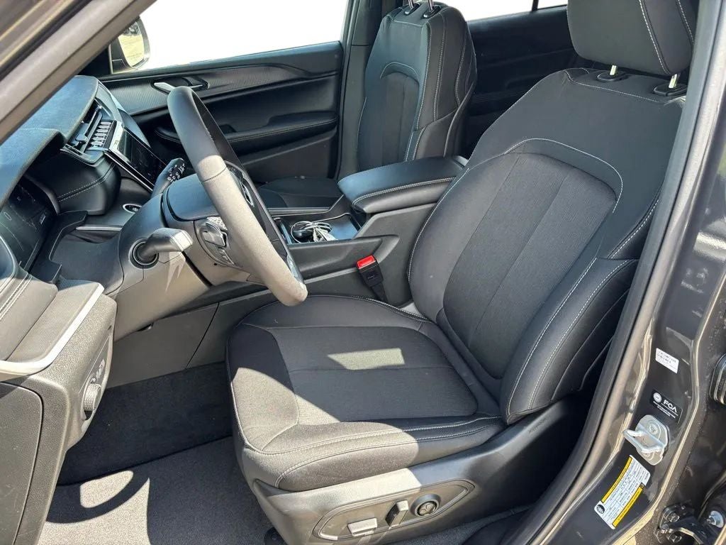 2026 Jeep Grand Cherokee GRAND CHEROKEE LAREDO X 4X4