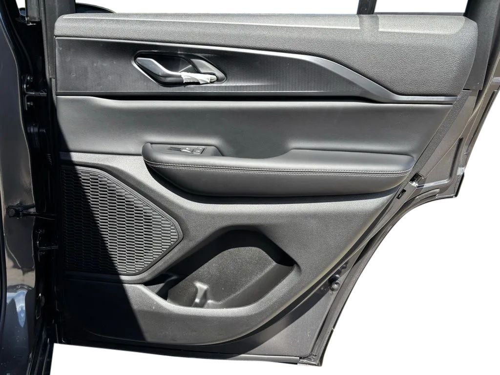 2026 Jeep Grand Cherokee GRAND CHEROKEE LAREDO X 4X4