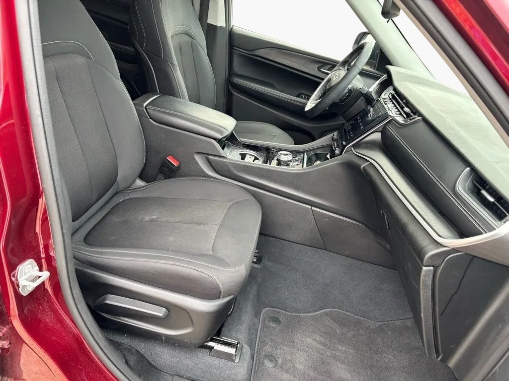 2023 Jeep Grand Cherokee L Laredo 4x4