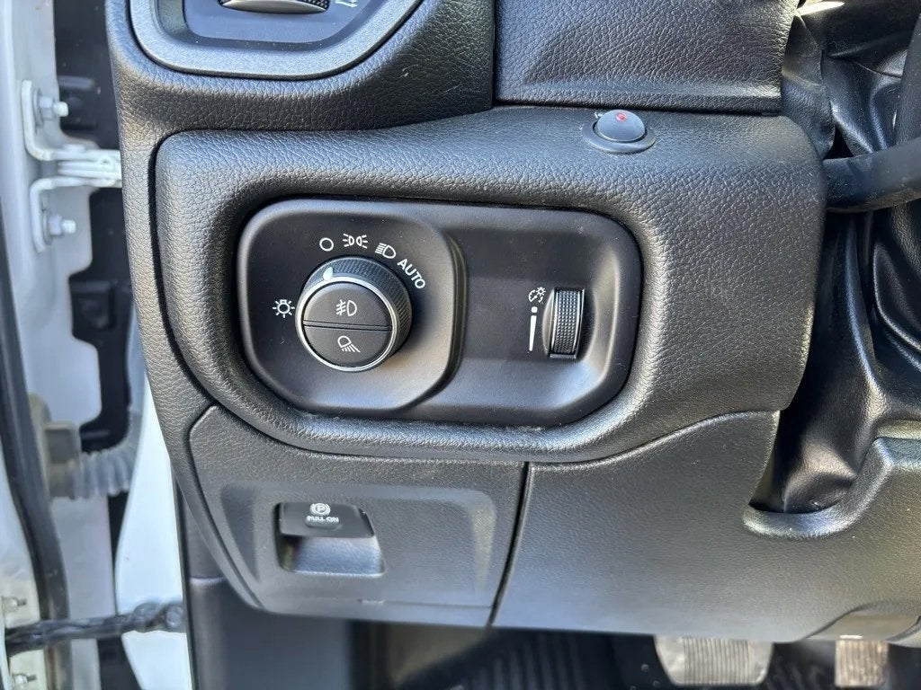 2023 RAM 1500 Tradesman Crew Cab 4x4 5'7' Box