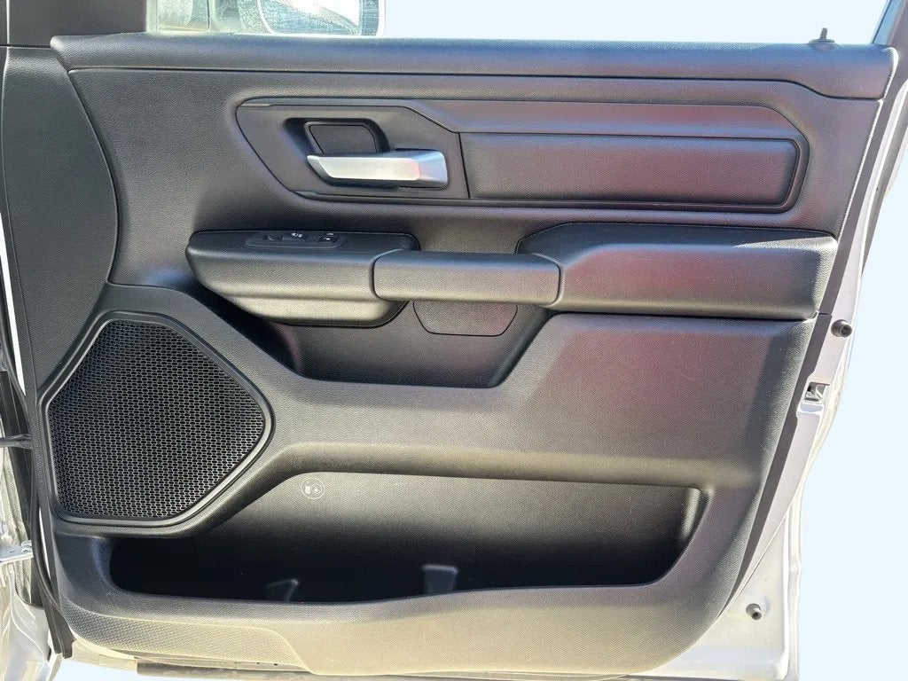 2023 RAM 1500 Tradesman Crew Cab 4x4 5'7' Box