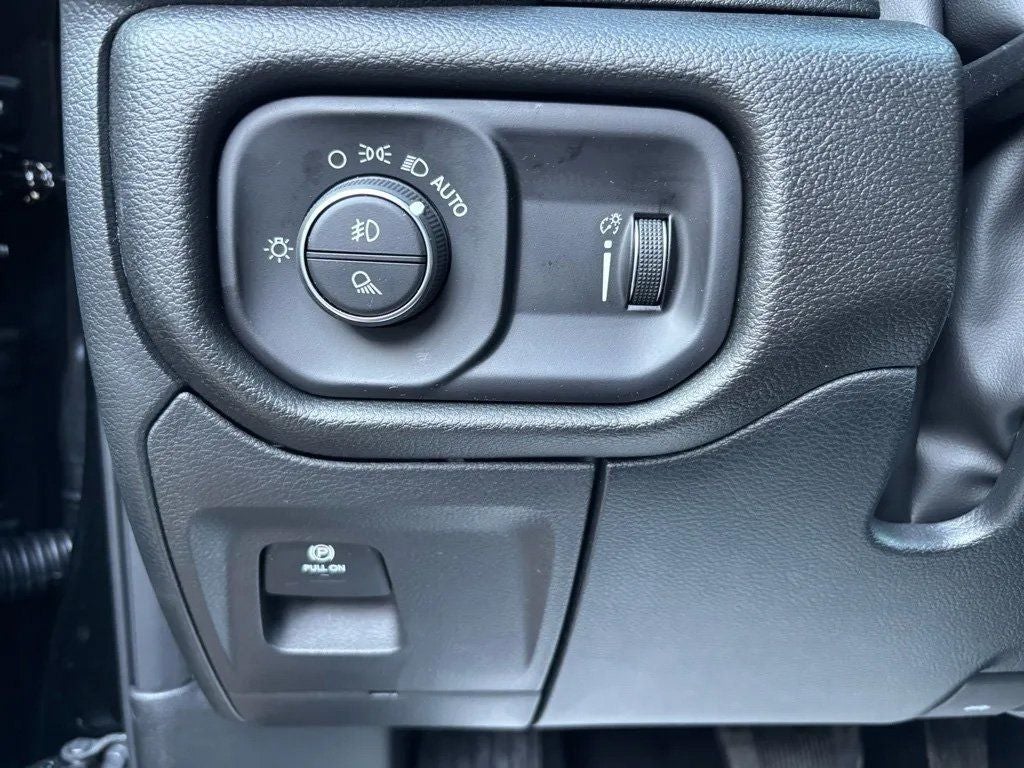 2026 RAM Ram 1500 RAM 1500 EXPRESS CREW CAB 4X4 5'7' BOX