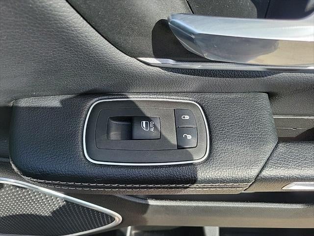 2022 RAM 1500 Laramie Crew Cab 4x4 5'7' Box