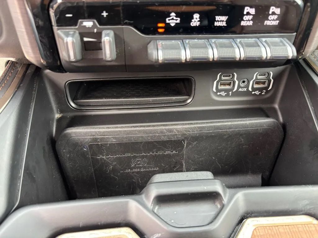 2020 RAM 1500 Laramie Longhorn Crew Cab 4x4 5'7' Box