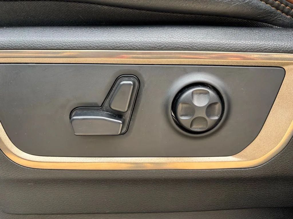 2020 RAM 1500 Laramie Longhorn Crew Cab 4x4 5'7' Box