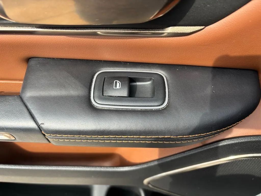 2020 RAM 1500 Laramie Longhorn Crew Cab 4x4 5'7' Box