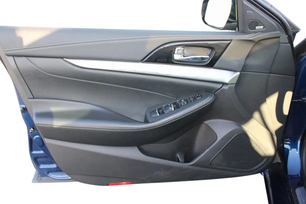 2023 Nissan Maxima SL