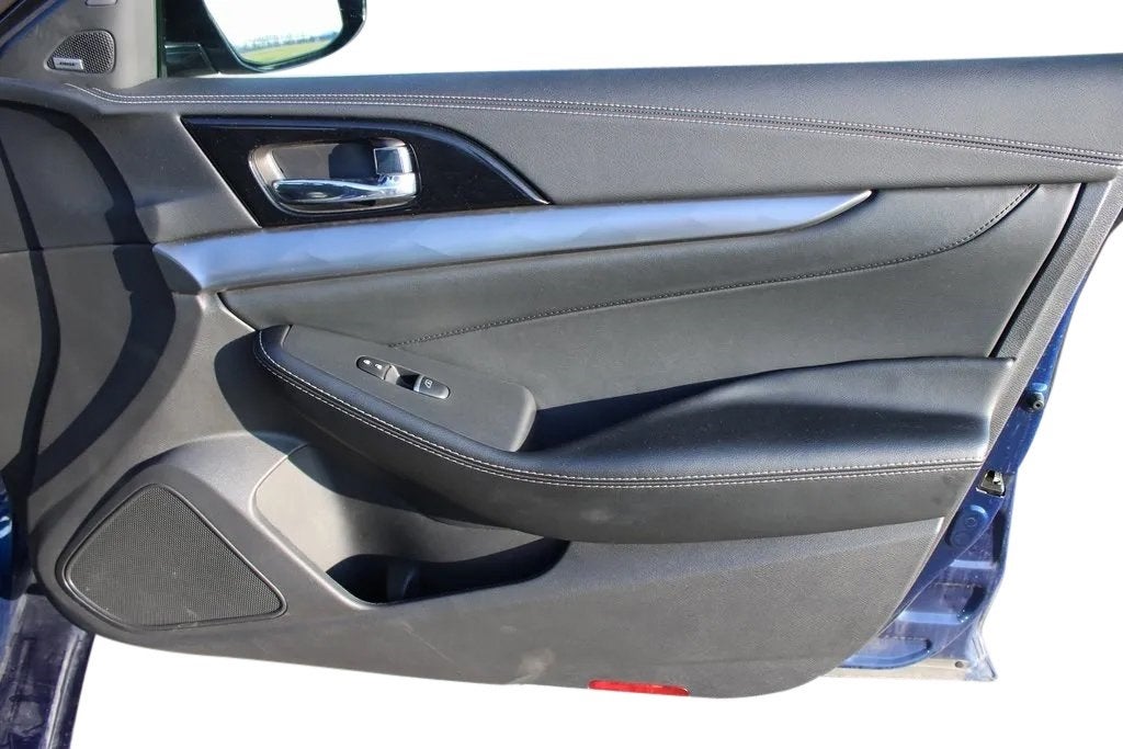 2023 Nissan Maxima SL