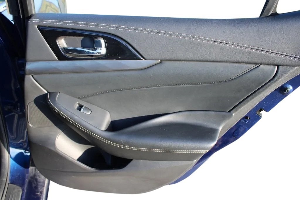 2023 Nissan Maxima SL