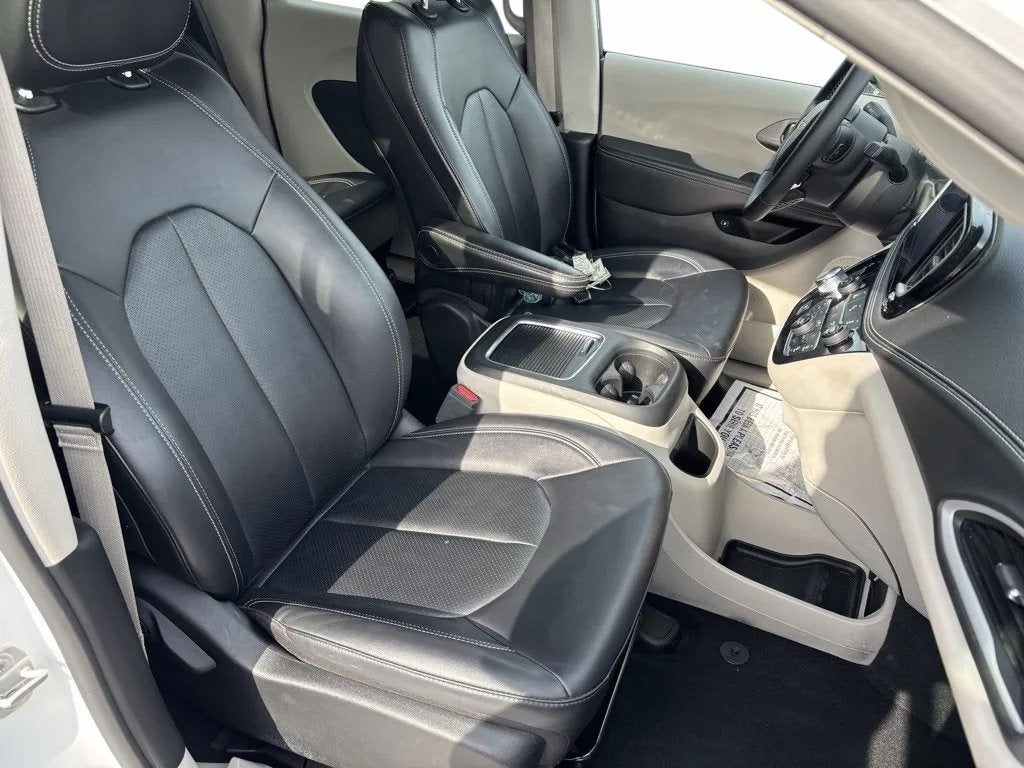 2024 Chrysler Pacifica Hybrid Select