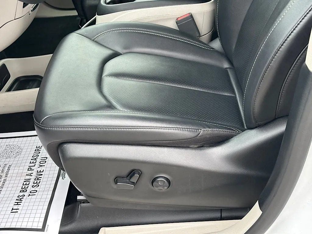 2024 Chrysler Pacifica Hybrid Select