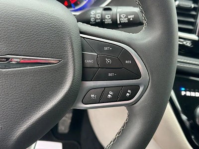 2024 Chrysler Pacifica Hybrid Select