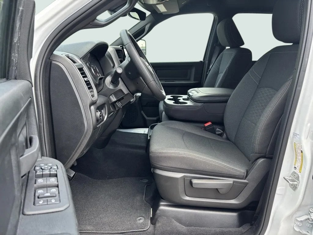 2025 RAM Ram 3500 RAM 3500 TRADESMAN CREW CAB 4X4 6'4' BOX