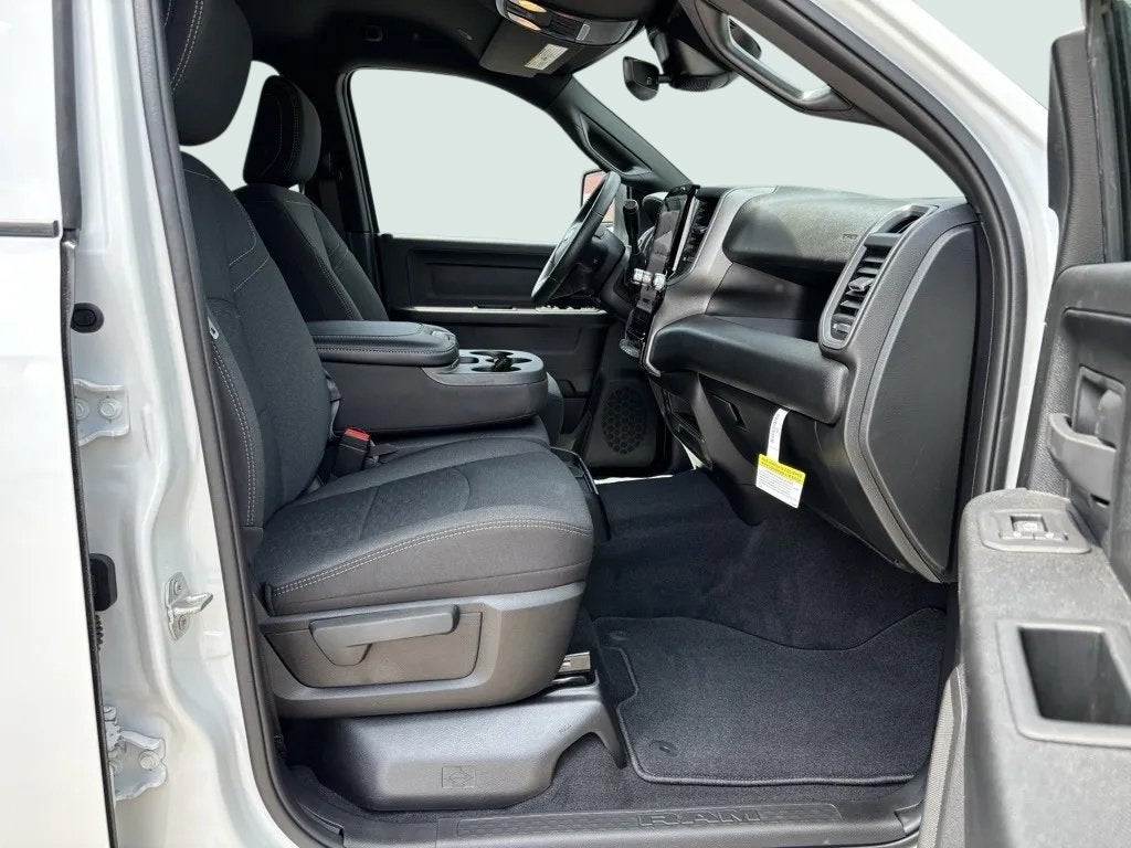 2025 RAM Ram 3500 RAM 3500 TRADESMAN CREW CAB 4X4 6'4' BOX