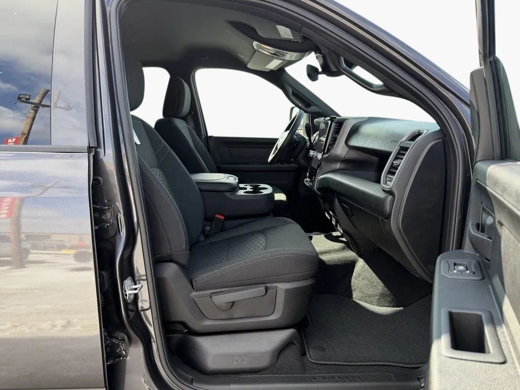 2026 RAM Ram 3500 RAM 3500 TRADESMAN CREW CAB 4X4 6'4' BOX