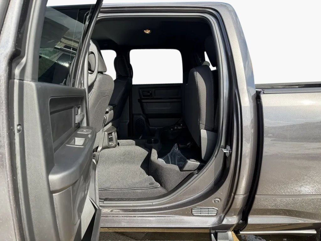 2026 RAM Ram 3500 RAM 3500 TRADESMAN CREW CAB 4X4 6'4' BOX