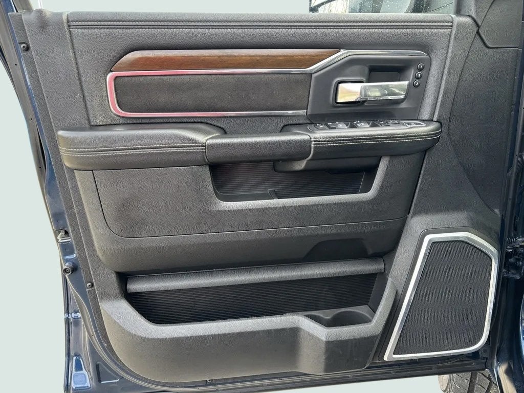 2022 RAM 3500 Laramie Crew Cab 4x4 6'4' Box