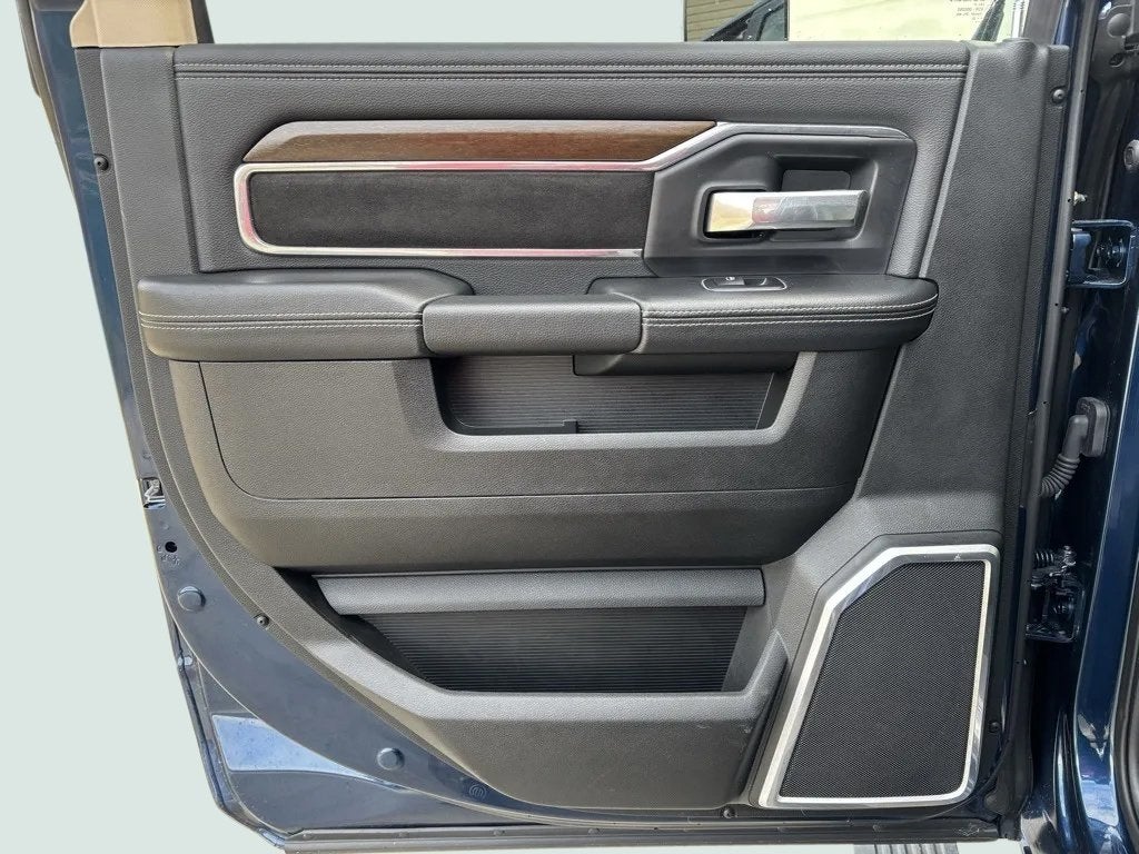 2022 RAM 3500 Laramie Crew Cab 4x4 6'4' Box