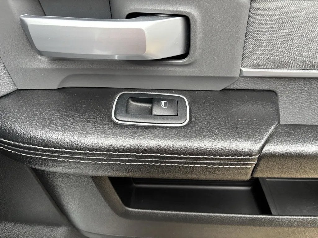 2023 RAM 3500 Big Horn Crew Cab 4x4 8' Box