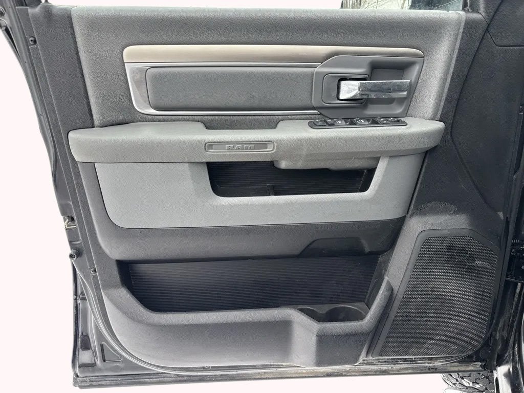 2018 RAM 3500 Lone Star Crew Cab 4x4 8' Box