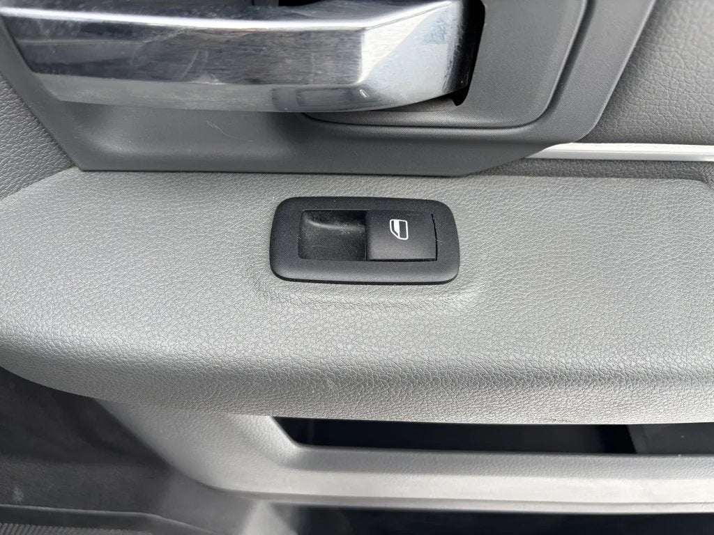 2018 RAM 3500 Lone Star Crew Cab 4x4 8' Box