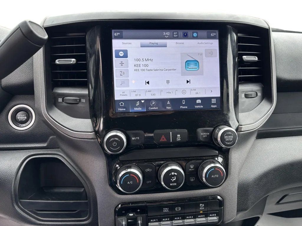 2022 RAM 2500 Tradesman Crew Cab 4x4 6'4' Box