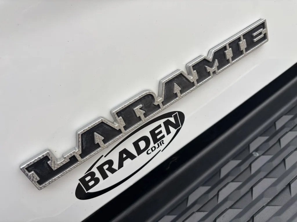 2022 RAM 2500 Laramie Crew Cab 4x4 6'4' Box