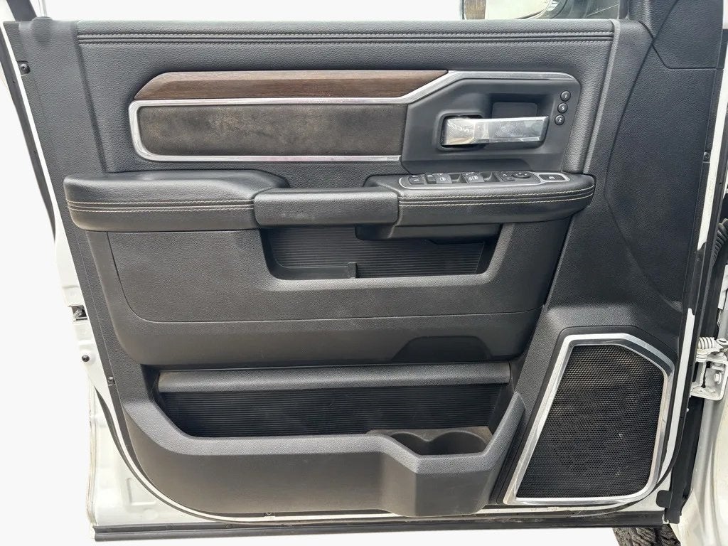 2022 RAM 2500 Laramie Crew Cab 4x4 6'4' Box