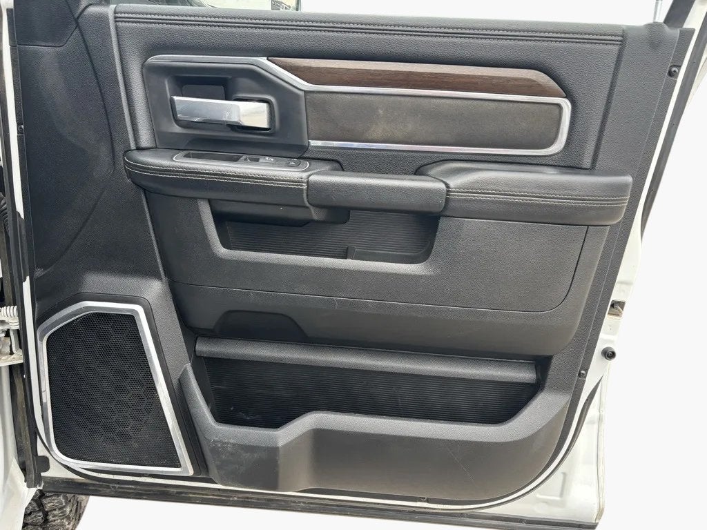 2022 RAM 2500 Laramie Crew Cab 4x4 6'4' Box