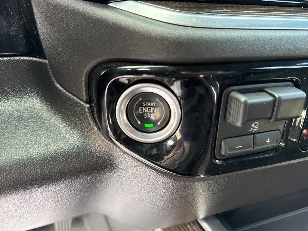 2022 Chevrolet Silverado 1500 4WD Crew Cab Short Bed RST