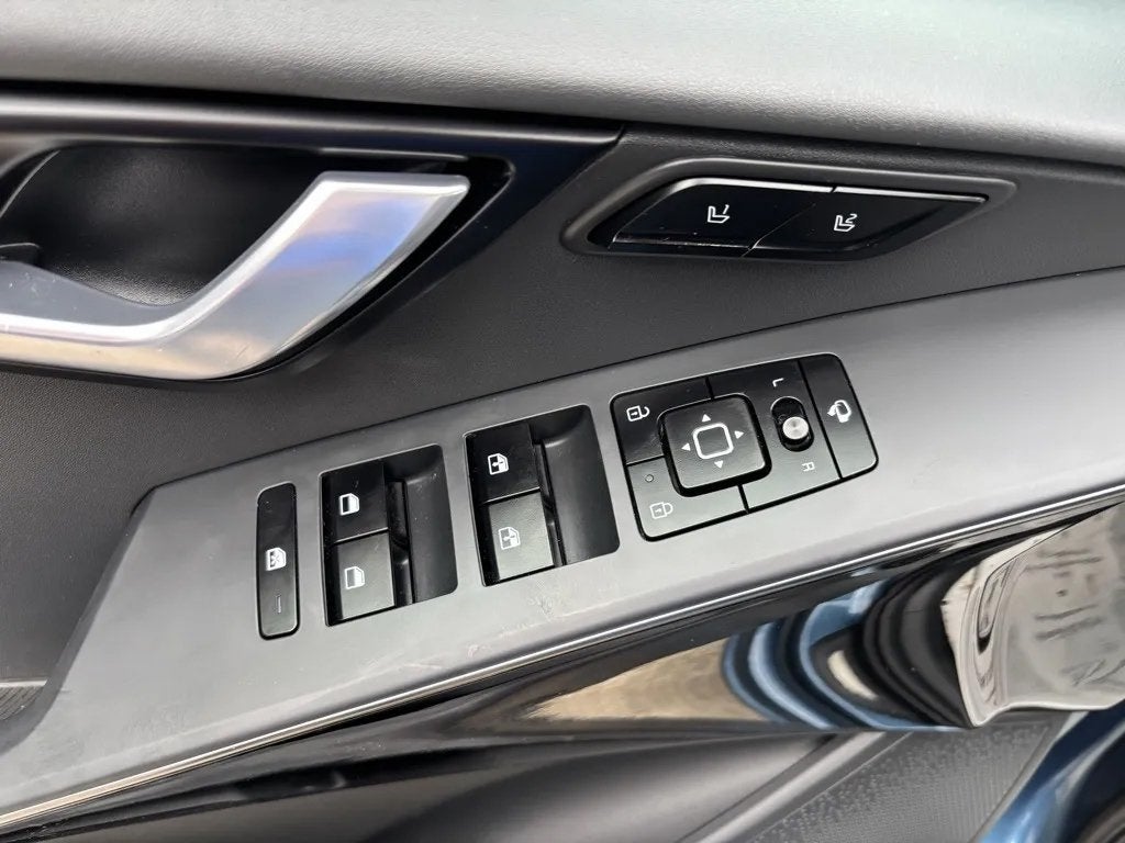 2023 Kia Niro Plug-In Hybrid SX Touring