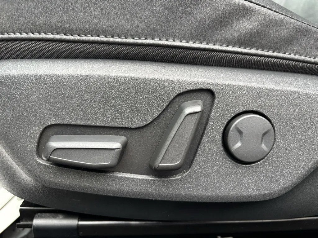 2023 Kia Niro Plug-In Hybrid SX Touring