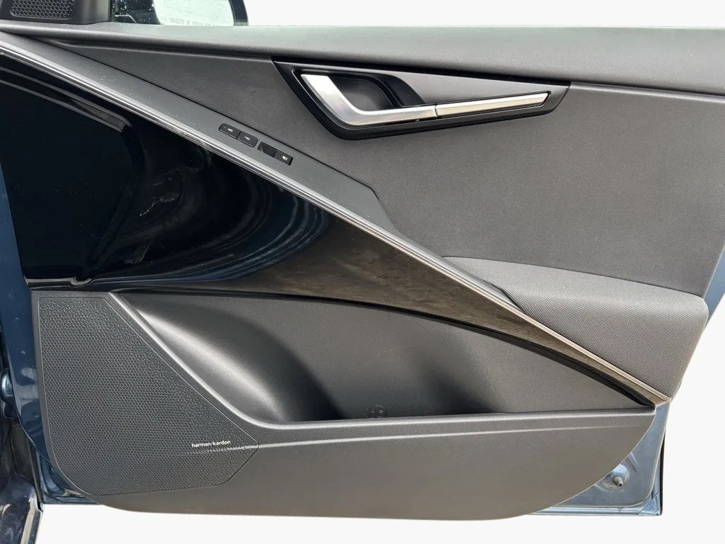 2023 Kia Niro Plug-In Hybrid SX Touring