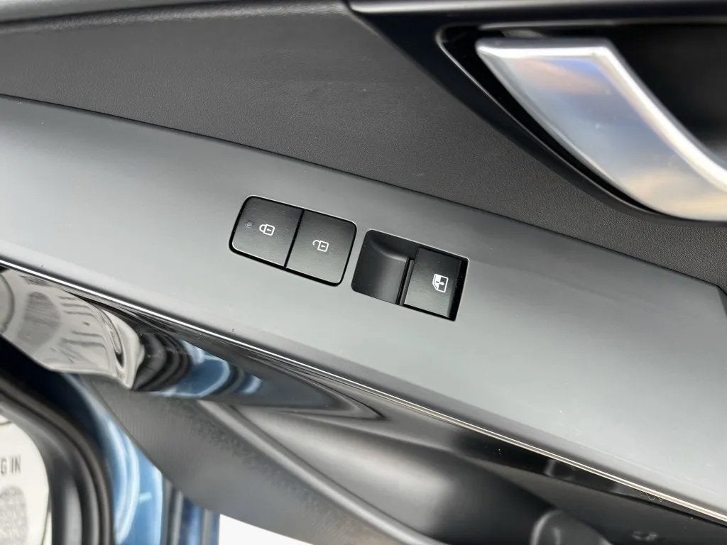 2023 Kia Niro Plug-In Hybrid SX Touring